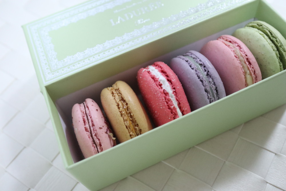 Laduree ラデュレ のマカロンが可愛すぎる マカロンの値段は アフタヌーンティーは銀座か青山 Sweetsvillage スイーツビレッジ