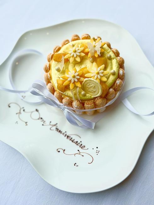 フランスで高い評価を得る フィリップミル 美しすぎるホールケーキを記念日に Sweetsvillage スイーツビレッジ